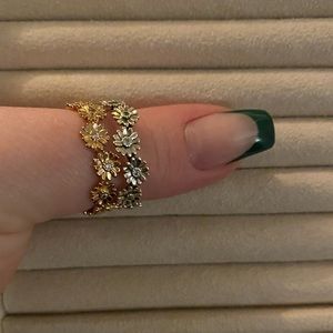 Pandora Sparkling Daisy Flower Crown Ring Duo